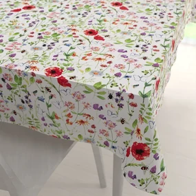 Biante Bavlnený obdĺžnikový obrus Sandra SA-608 Červeno-fialové lúčne kvety s motýlikmi a čmeliakmi na bielom 140x200 cm