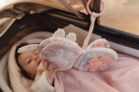 Závesná textilná knižka králiček Miffy Lucky Blossom