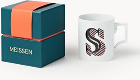 Westwing x MEISSEN, Ručne vyrobený hrnček's ozdobným motívom Initials