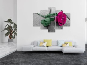 Obraz - Ružová ruža so zelenou stonkou (150x105 cm)