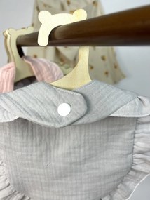 INTERMEDIC SK Mušelínový podbradník Sivý s volánikom
