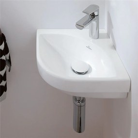 VILLEROY &amp; BOCH Subway 3.0 závesné rohové umývadielko s otvorom, s prepadom, 450 x 395 mm, biela alpská, s povrchom CeramicPlus, 437146R1