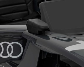 Ramiz Vozidlo Audi RSQ E-TRON sivé