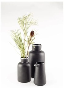 Čierna hliníková váza Zuiver Farma, výška 29 cm