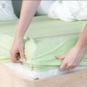 Goldea plachta jersey s napínacou gumou - svetlo zelená 90 x 200 cm