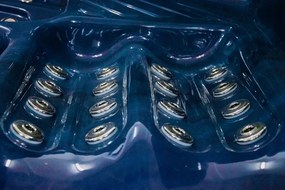 Akrylátová vírivka Everest - vystavený model, farba akrylu mramorovo-modrá, farba bočnice hnědá