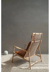 Kreslo s konštrukciou z masívneho dubového dreva a koňakovohnedým sedadlom z byvolej kože Gazzda Dedo