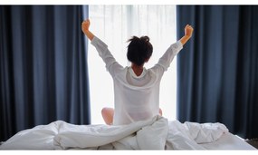 ZATEMŇOVACÍ ZÁVES NA KRÚŽKOCH BLACKOUT 135X250 CM TMAVOZELENÁ