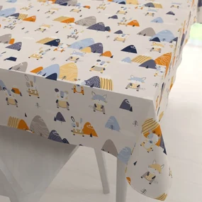 Biante Detský bavlnený obdĺžnikový obrus Sandra SA-613 Modro-oranžové lesné zvieratká na bledo sivom 120x140 cm