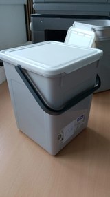 Rotho 2. akosť - Nádoba na prací prášok, granule alebo bioodpad – 9 l DETERGENT sivý (biele viečko)