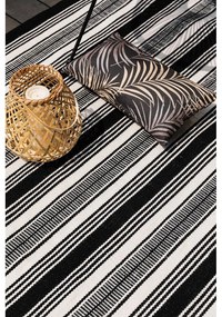 Čierno-biely obojstranný vonkajší koberec z recyklovaného plastu Green Decore Zambezi, 80 x 180 cm