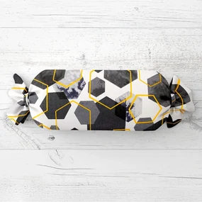 Biante Vankúš valec bonbon Sandra SA-568 Sivo-modrofialové mramorové hexagóny na bielom 15x60 cm