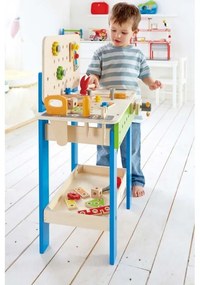 Pracovný stôl s náradím