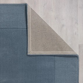 Tmavomodrý ručne tkaný vlnený koberec 120x170 cm Textured Wool Border – Flair Rugs