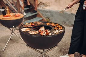 Ohnisko Bowl s podstavcom a grilovacími platňami vysoké 70 cm 4 diely