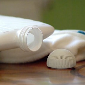 Vyhrievaný vankúš Hamburg s termoforom Hugo Frosch, 2 l, biela