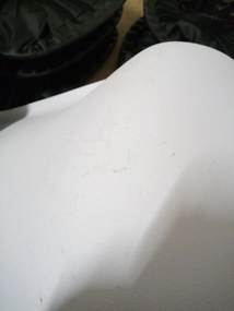 AKCIA Čierno-biela stolička BALI MARK s čiernymi nohami II. akosť