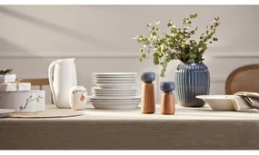 Mlynček z dubového dreva na korenie s antracitovým detailom z porcelánu Kähler Design Hammershoi, výška 13 cm