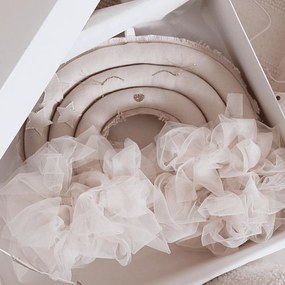 Závesná dekorácia dúha púdrovo ružová 35x27x12cm