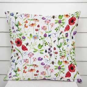 Biante Bavlnená obliečka na vankúš Sandra SA-608 Červeno-fialové lúčne kvety s motýlikmi a čmeliakmi na bielom 60 x 60 cm