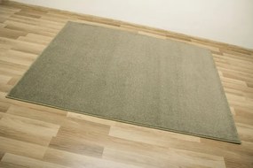Metrážny koberec Prestige 42 olivový / krémový