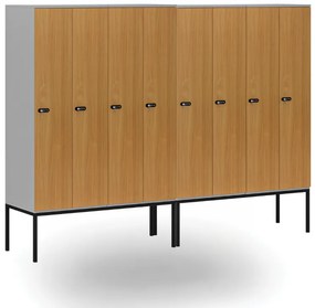 Drevená šatníková skrinka S4 s podnožou, 4 oddiely, 1871 x 1200 x 500 mm, demont, mechanický kódový zámok, sivá/červená