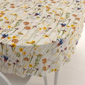 Biante Bavlnený oválny obrus Sandra SA-571 Lúčne kvety na krémovom 50x100 cm