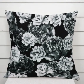 Biante Zamatová obliečka na vankúš Tamara TMR-040 Čierno-biele pivonky na čiernom 50 x 50 cm