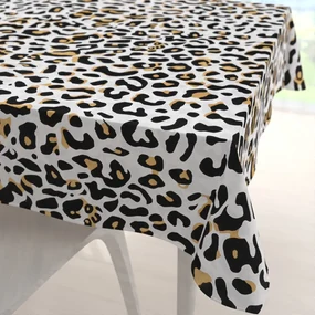 Biante Bavlnený štvorcový obrus Sandra SA-409 Leopardí vzor na bielom 130x130 cm