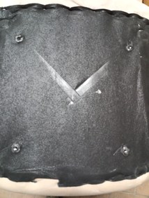 AKCIA Béžová zamatová stolička BERA s čiernymi nohami II. akosť