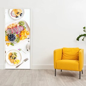 Fototapeta na dvere - Taniere s ovocím na stole (95x205cm)