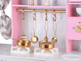 Veľká interaktívna drevená kuchyňa s pôvabnými zlatými doplnkami a kávovarom ZA5933