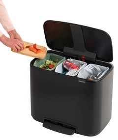 Matne čierny nášľapný oceľový odpadkový kôš na triedený odpad 33 l Bo – Brabantia
