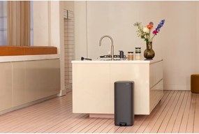Tmavosivý pedálový oceľový odpadkový kôš 30 l Bo – Brabantia