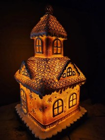 Vianočná perníková chalúpka s Led svetielkami Gingerbread House - 14*14*25cm/ 3*AAA