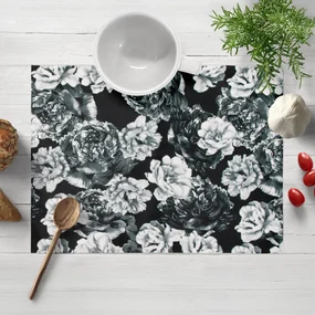 Biante Zamatové prestieranie na stôl Tamara TMR-040 Čierno-biele pivonky na čiernom 30x40 cm