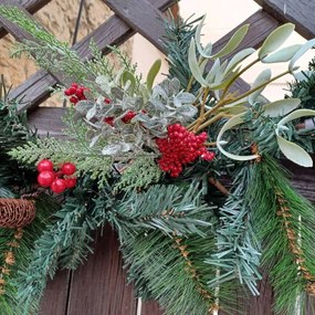 DECOLED Veniec s červenými bobuľami, 270 cm, olejovaný