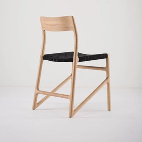 Jedálenská stolička z masívneho dubového dreva s čiernym sedadlom Gazzda Fawn