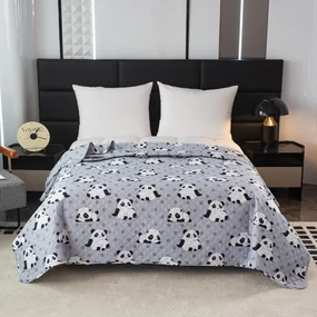 Prehoz na posteľ so vzorom PANDA sivý Rozmer: 170 x 210 cm