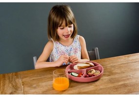 Silikónový detský tanier v tehlovej farbe 19x20,5 cm Dusky Pink – Kindsgut