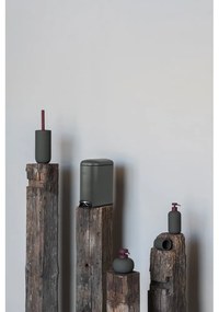 Tmavozelená keramická WC kefa Lotus Play – Mette Ditmer Denmark