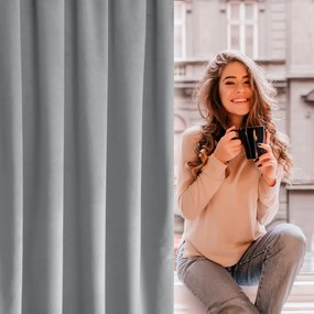 ZATEMŇOVACÍ ZÁVES NA KRÚŽKOCH ROSA 140X250 CM STRIEBORNÁ