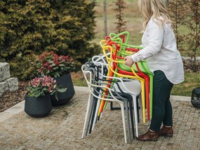 AKCE Žltá plastová stolička KATO II. akosť