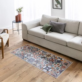 Vinylový koberec s efektom dlaždičiek 4 veľkosti: 49 x 79 cm; 59 x 98 cm; 65 x 150 cm; 120 x 170 cm.
