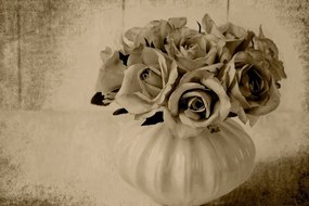Obraz ruže vo váze v sépiovom prevedení - 120x80