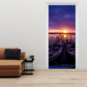Fototapeta na dvere - Rybárske lode v prístave (95x205cm)