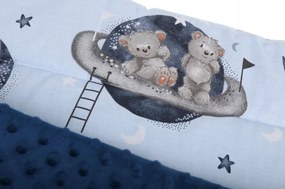 Obojstranná zavinovačka pre bábätká 80x80 cm BABYMAM PREMIUM - Medvedíci vo vesmíre s tmavo modrou minkou