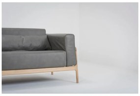 Tmavosivá pohovka z byvolej kože s konštrukciou z masívneho dubového dreva Gazzda Fawn, 210 cm