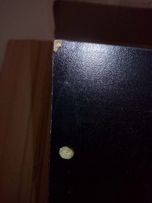 AKCIA Závesný TV stolík MEORATI 150x40 cm, čierna/dub artisan II. trieda