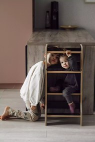 Učiaca veža Montessori pre deti čierna